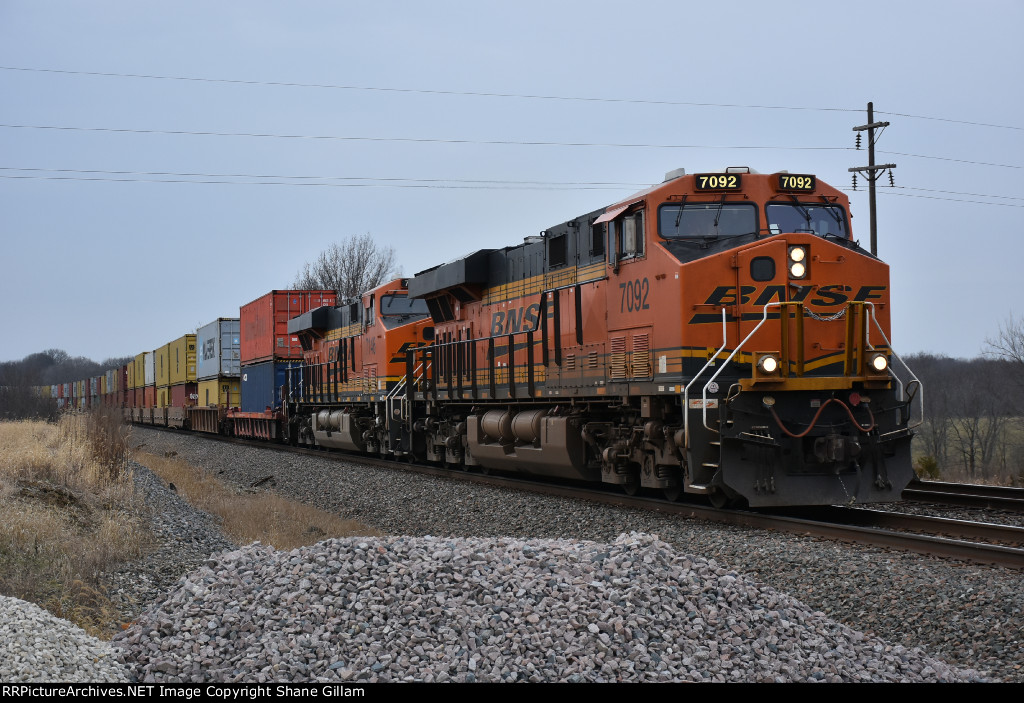 BNSF 7092 Heads up a Eastbound stack toward la plata mo.